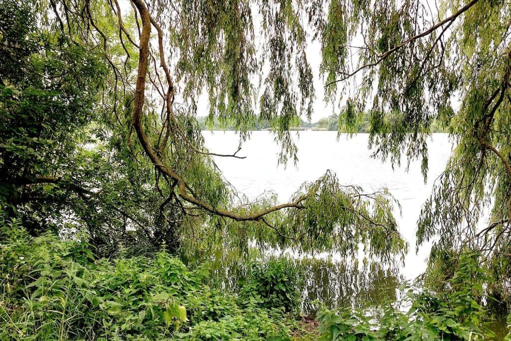 Zentrale Ferienwohnung - Direkt Am See Und Schloss Schwerin  Exterior photo